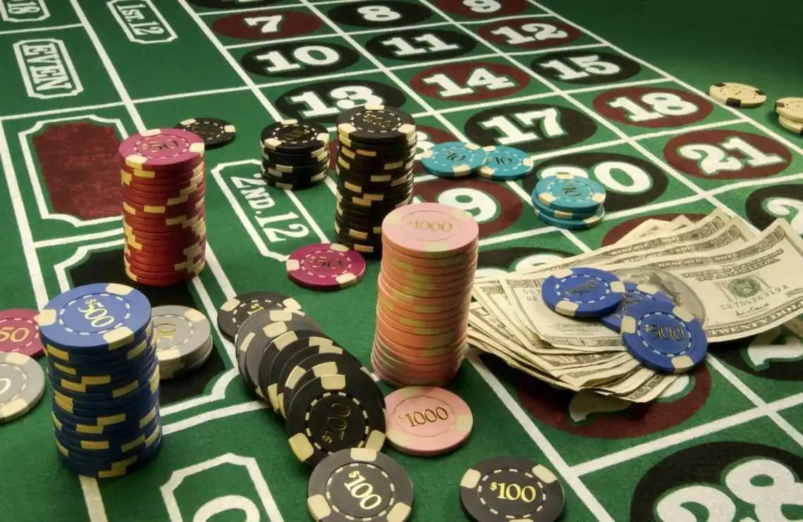 AduQ live-dealer table on kantin mobile app